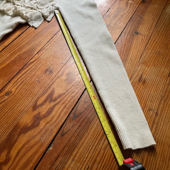 *Sold* Tiered ruffle front top size S/M - Picture 11 of 11